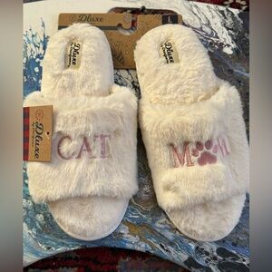 Dearfoams Furry Cat Mom Slippers - Cream and Pink, NWT